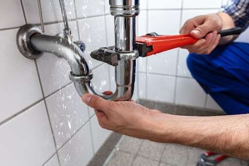 Plumber-Water-Pipe-Leak-Repair